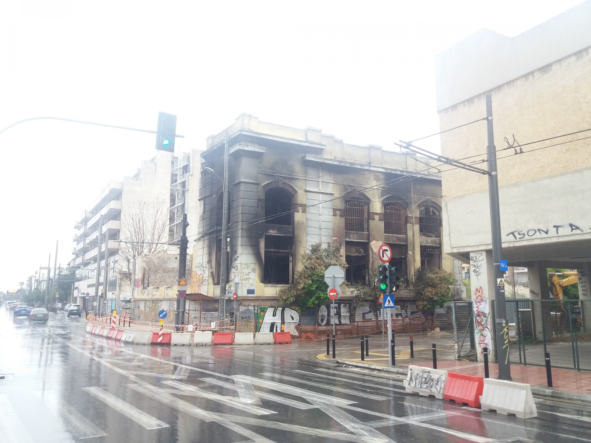 Κάποτε το εργοστάσιο Φουστάνου αποτελούσε σπάνιο δείγμα βιομηχανικής αρχιτεκτονικής της εποχής του Μεσοπολέμου ║ 𝐏𝐡𝐨𝐭𝐨 𝐛𝐲 𝐯𝐢𝐝𝐚𝐫𝐜𝐡𝐢𝐯𝐞𝐬.𝐠𝐫  